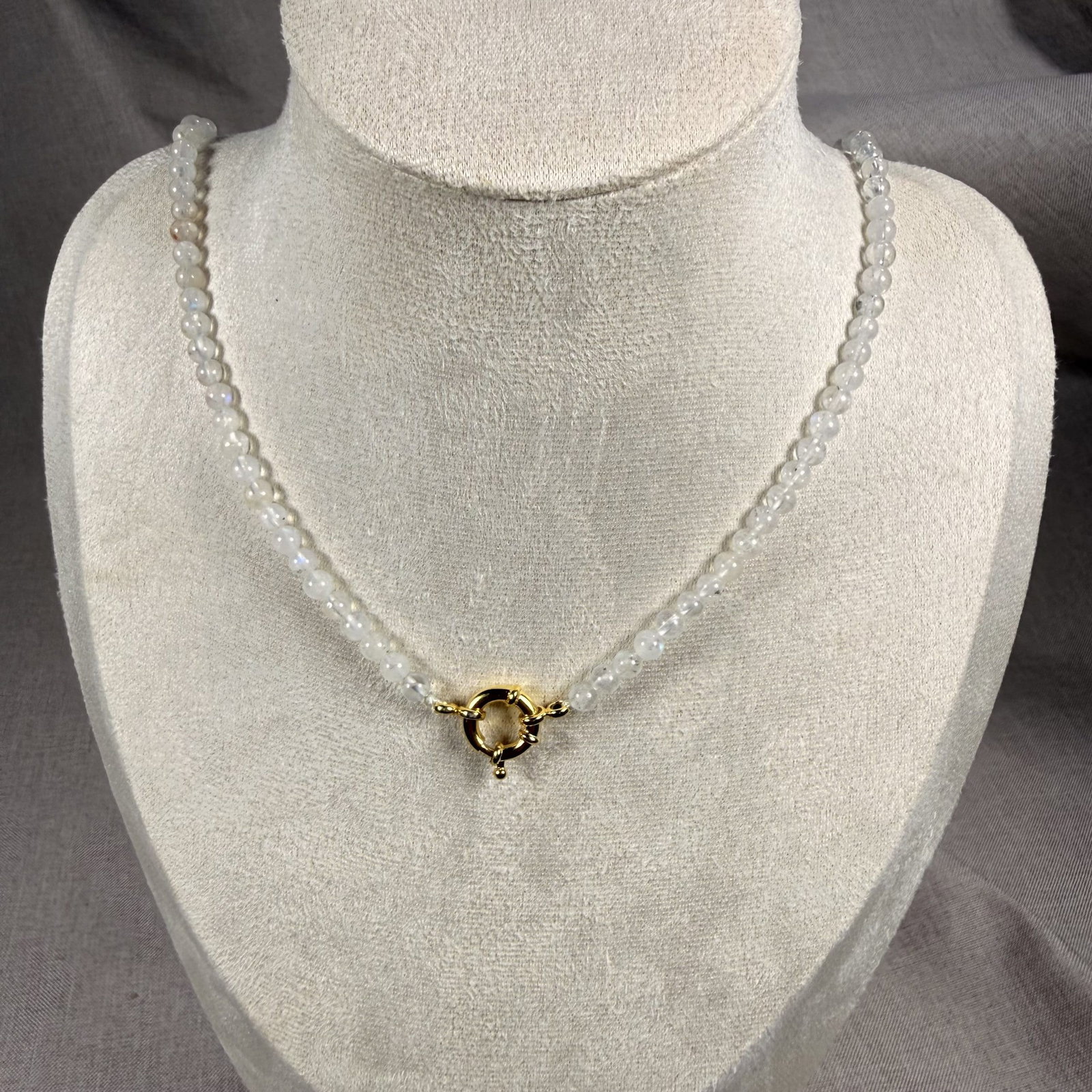 Malagasy maansteen ketting met springslot - goldplated- 50 cm