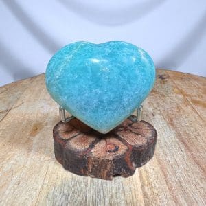 Alternative view of Metalen edelsteen/mineralen houder op hout