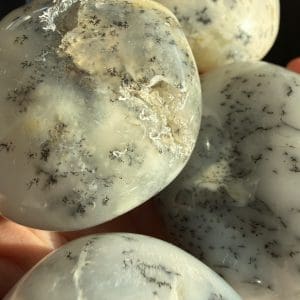 Alternative view of Handstenen - dendriet opaal