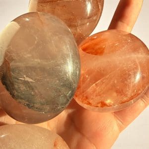 Alternative view of Handstenen - Hematiet kwarts (Red Healer)
