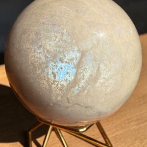 Alternative view of Witte maansteen bol - 13
