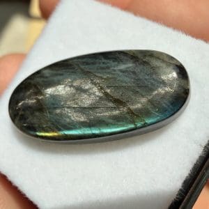 Alternative view of Spectroliet cabochon in venster doosje - 24