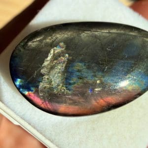 Alternative view of Spectroliet cabochon in venster doosje - 25