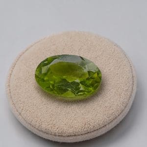 Alternative view of Geslepen Cabochon - Peridoot - 58