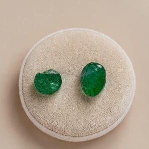Alternative view of Geslepen Cabochon - Smaragd 2 stuks- 66