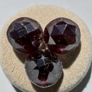 Geslepen Cabochon - Rhodoliet 3 stuks- 74