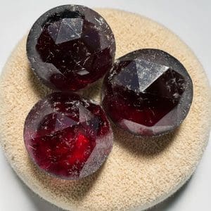 Geslepen Cabochon - Rhodoliet 3 stuks - 77