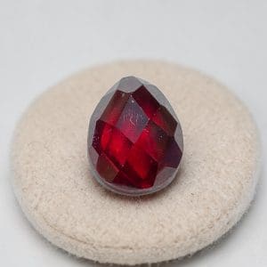 Alternative view of Geslepen Cabochon - Rhodoliet - 79