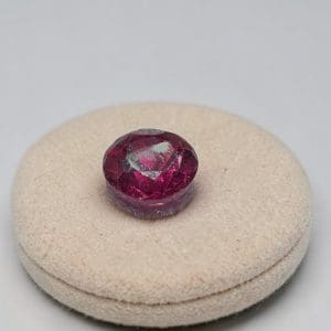 Alternative view of Geslepen Cabochon - Granaat - 81