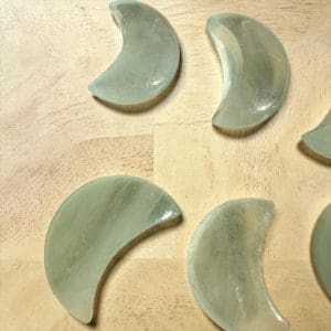 Alternative view of Aquamarijn maan carving - random pick