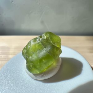 Alternative view of Peridoot kristal uit Arizona