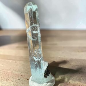 Aquamarijn kristal met toermalijn uit Shigar Valley, Pakistan - Afbeelding 3