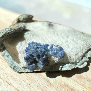 Benitoiet cluster op matrix