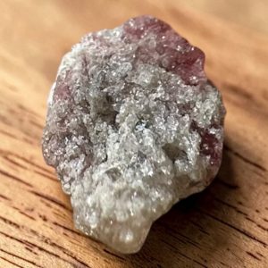 Topas op Bixbiet (rode beryl) uit Utah