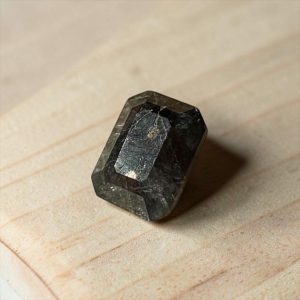 Sphene facet geslepen cabochon (Titaniet)