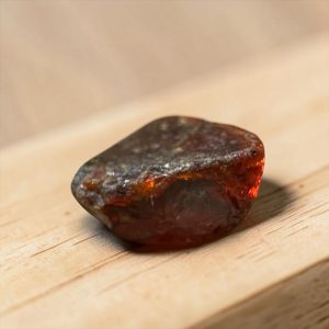 Alternative view of Wurziet kristal uit Tanzania