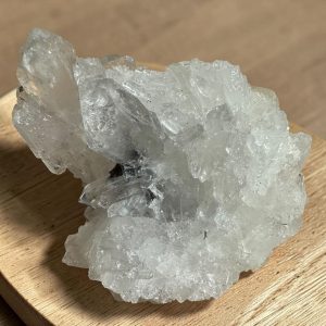 Alternative view of Brookiet in kwarts cluster - 1