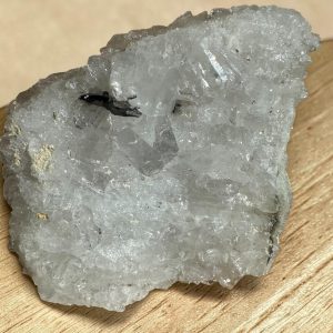 Alternative view of Brookiet in kwarts cluster - 2