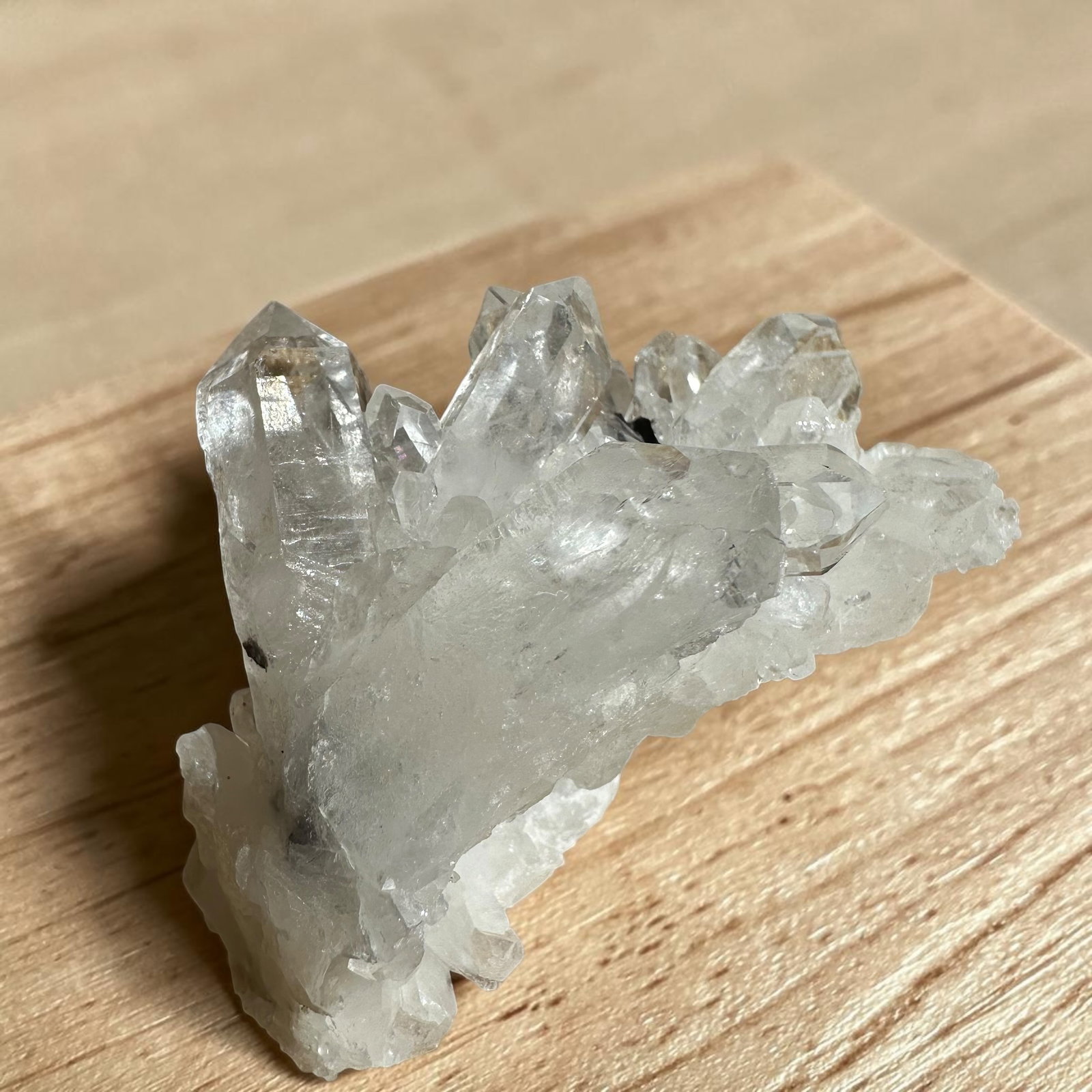 Brookiet in kwarts cluster - 8 - Afbeelding 2
