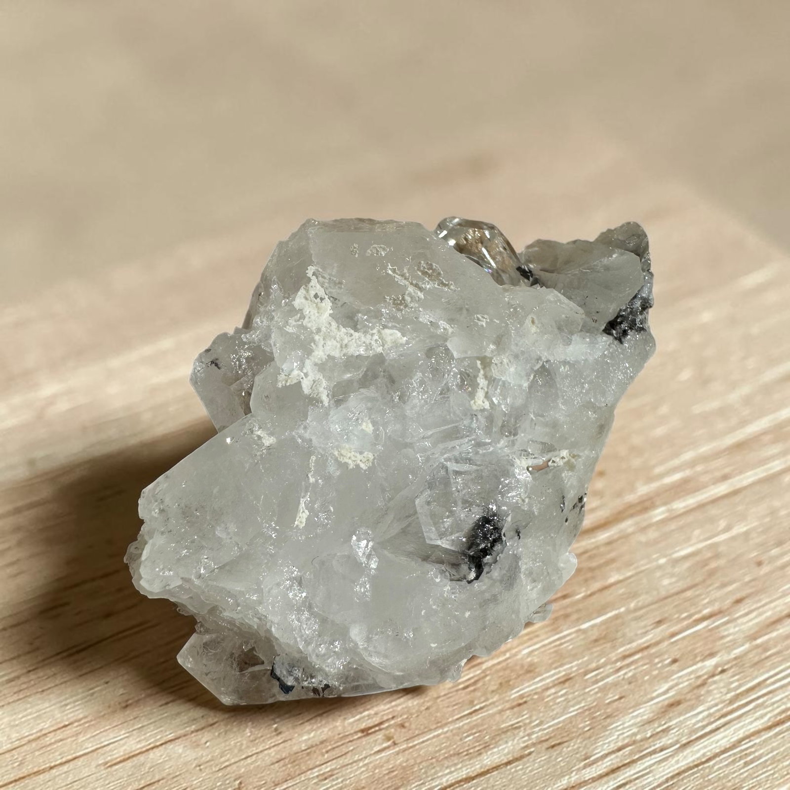Brookiet in kwarts cluster - 9 - Afbeelding 2