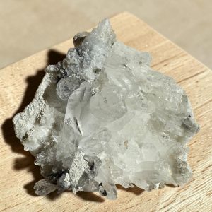 Alternative view of Brookiet in kwarts cluster - 11