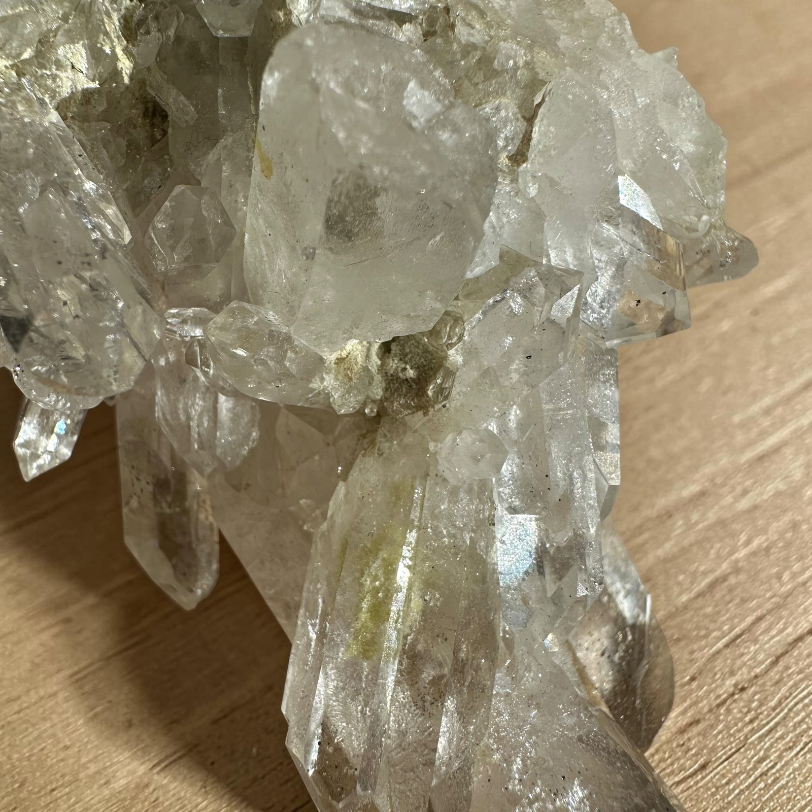 Brookiet in kwarts cluster - 13 - Afbeelding 3