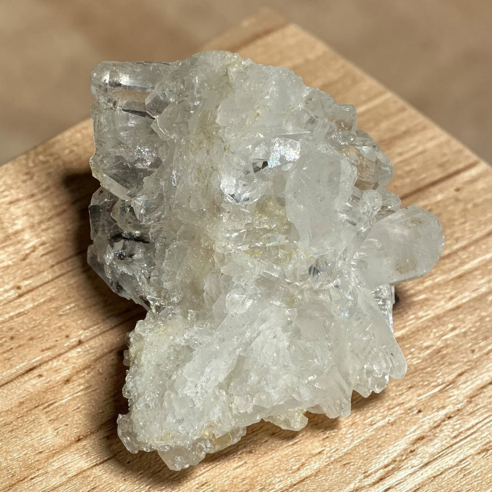 Brookiet in kwarts cluster - 14 - Afbeelding 2